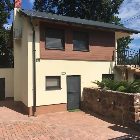 Balaton Wellness Tom Cat 1 Wellness és 1 Gyermekbarát Apartmannal Nyaraló Kővágóörs