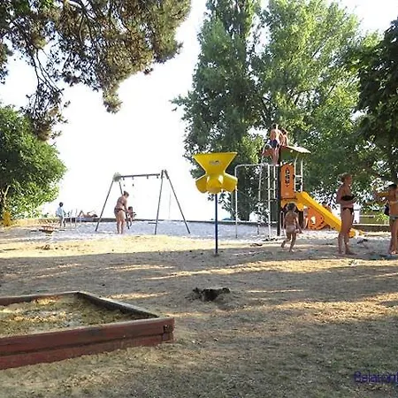 Balaton Wellness Tom Cat 1 Wellness és 1 Gyermekbarát Apartmannal Kővágóörs